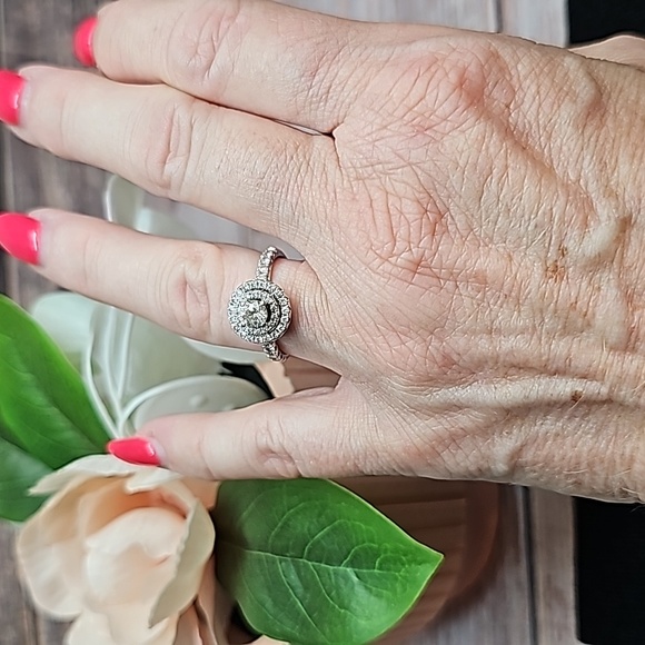 14KT WHITE GOLD DOUBLE HALO DIAMOND RING - Picture 12 of 16